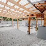 Lynx Pro - Base Units Holiday home *