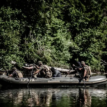 Lynx Pro - Basecamp Units 別荘